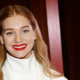 Измученная разводом с Харламовым Асмус развалилась на тюках: Разделили имущество