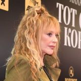 71-летняя Пугачева появилась в платье с большим разрезом