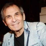 Сын намерен сдать квартиру Алибасова: Золотой писсуар и красные стены