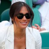 Маркл отчитали во дворце как девчонку за невинную безделушку