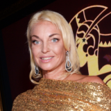 Счастливую дочь Волочковой сняли в обнимку с молодой мачехой