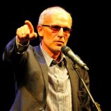 Ведущий Александр Гордон расстался с молодой женой