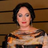 Молодые ублюдки плеснули помоями в лицо 61-летней Гузеевой