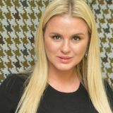 Бесстрашная Семенович устроила танцы на лодке