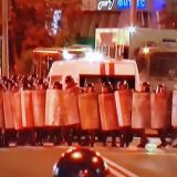 В Белоруссии некоторые силовики сдаются протестующим 