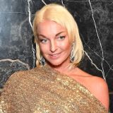 Волочкова задрала ногу и заставила критиков молчать