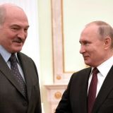Лукашенко решил обратиться к России из-за протестов: Надо связаться с Путиным