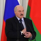 Лукашенко пригрозил уволить вышедших на забастовки рабочих заводов: Нож в спину