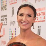 Поклоняется Сатане? Бузова оконфузилась на людях