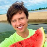 Шаляпин избавился от накладных зубов: Пусть кривенькие, но свои