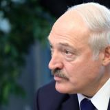 Лукашенко в бронежилете и с оружием: Там никого не осталось, да?