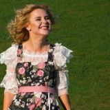 Последствия развода: Пелагея превратилась в скелета в длинной юбке