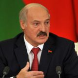 Лукашенко вновь сняли с автоматом возле резиденции в Минске