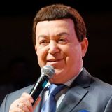 Могила Иосифа Кобзона утонула