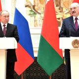 Эксперт: Путин некоторое время выбирал между Лукашенко и оппозицией