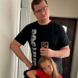 Пока Асмус греется в Геленджике: Харламов отправил дочь в первый класс