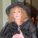 Проводившую детей в первый класс Пугачеву закидали камнями 