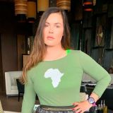 58-летняя Андреева оголила ноги на публике