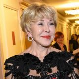 Успенская показала лицо после омоложения: Перекачанная ботоксом бабушка