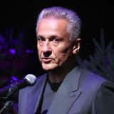 Устроивший истерику на похоронах Андреева Меньшиков ушел от ответа