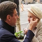 89-летнюю вдову Невинного сняли во время нежностей с 42-летним красавцем Дюжевым