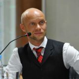 Снова вместе? Женатый Хрусталев страстно поцеловал Варнаву взасос на глазах у толпы