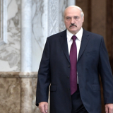 К резиденции Лукашенко стянули бронетехнику