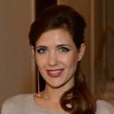 Раздевшаяся в турецкой бане Климова встала на голову