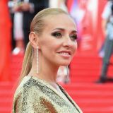 Заподозренная в беременности Татьяна Навка показала живот