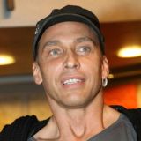 Предполагаемая любовница Тарзана со слезами обратилась к народу