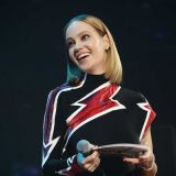 Нацепившую платье кислотного цвета Глюкозу смачно приложили: Девка с трассы!