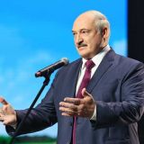 Вышедшего к женщинам Лукашенко растрясли и заласкали