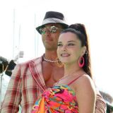 Матери стало плохо из-за скандала с изменой мужа Королевой