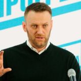 Россияне нашли несостыковки в версиях с одеждой Навального