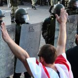 Большинство госслужащих хотят заменить Лукашенко – оппозиция