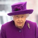 Брошенная и никому не нужная: Елизавета II осталась в гордом одиночестве 