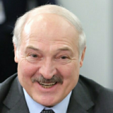 К резиденции Лукашенко стянули бронетехнику и автомобили с колючей проволокой