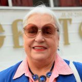 Счастливая невеста: 82-летней Федосеевой-Шукшиной шьют свадебное платье