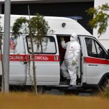 Вирусолог заявил о необходимости ввести нерабочие дни в России из-за COVID-19