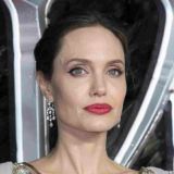 Битва титанов: Скарлетт Йоханссон хочет похоронить карьеру Анджелины Джоли