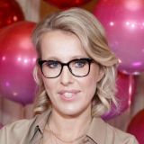 Собчак возмутил снимок мужа в постели с Бондарчуком