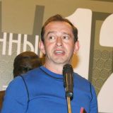 Улыбку Хабенского на фото с ребенком сочли очень странной