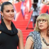 Дочь Глаголевой распекли за пошлый наряд