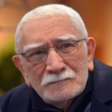 Плюнувший на похороны Джигарханяна сын прилетел к мертвому отцу