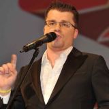 Похудел и отпустил бороду: Гарик Харламов шокировал преображением рядом с новой возлюбленной