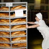 Впервые за пять лет: беднеющие россияне переходят на хлеб и воду 