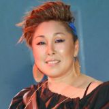 Резко похудевшая Анита Цой вышла в свет