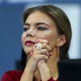 Неожиданное фото Кабаевой после слухов о родах всполошило народ