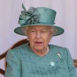 Народ в шоке от наплевавшей на традиции Елизаветы II