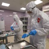 За сутки в России коронавирус обнаружили у 27 403 человек 